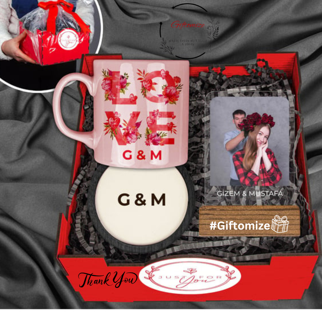 Love box with a customizable photo stand and mug